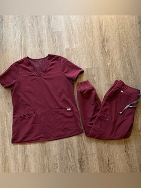 Figs Women's Scrub Set in Burgundy